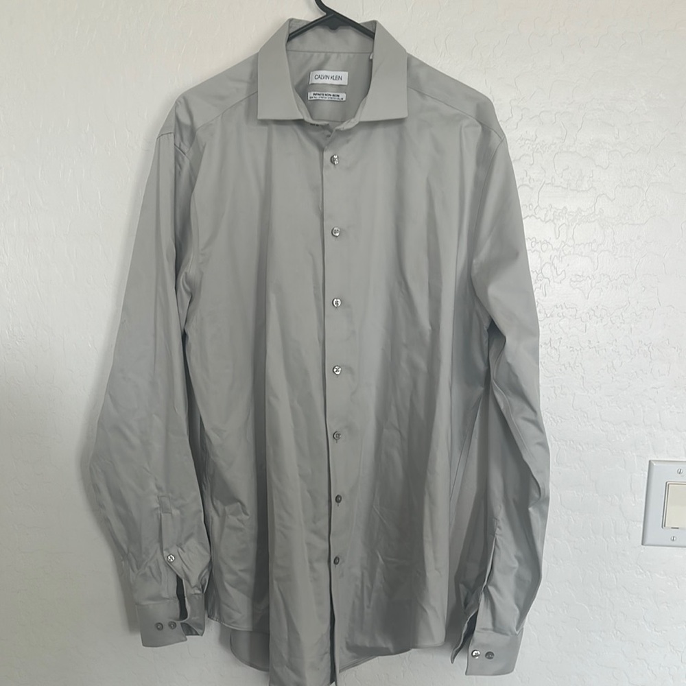 Men’s grey Calvin Klein long sleeve button up slim tall stretch 17 36/37 neck